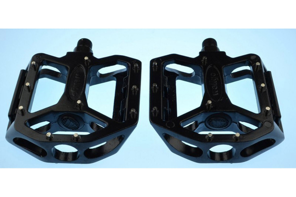 Педали Wellgo LU-A8D, алюм. с пресс. шипами, Cr-Mo ось , черные